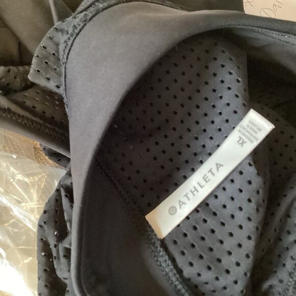 ATHLETA BLACK XL PARTIAL MESH TANK - Picture 6 of 7
